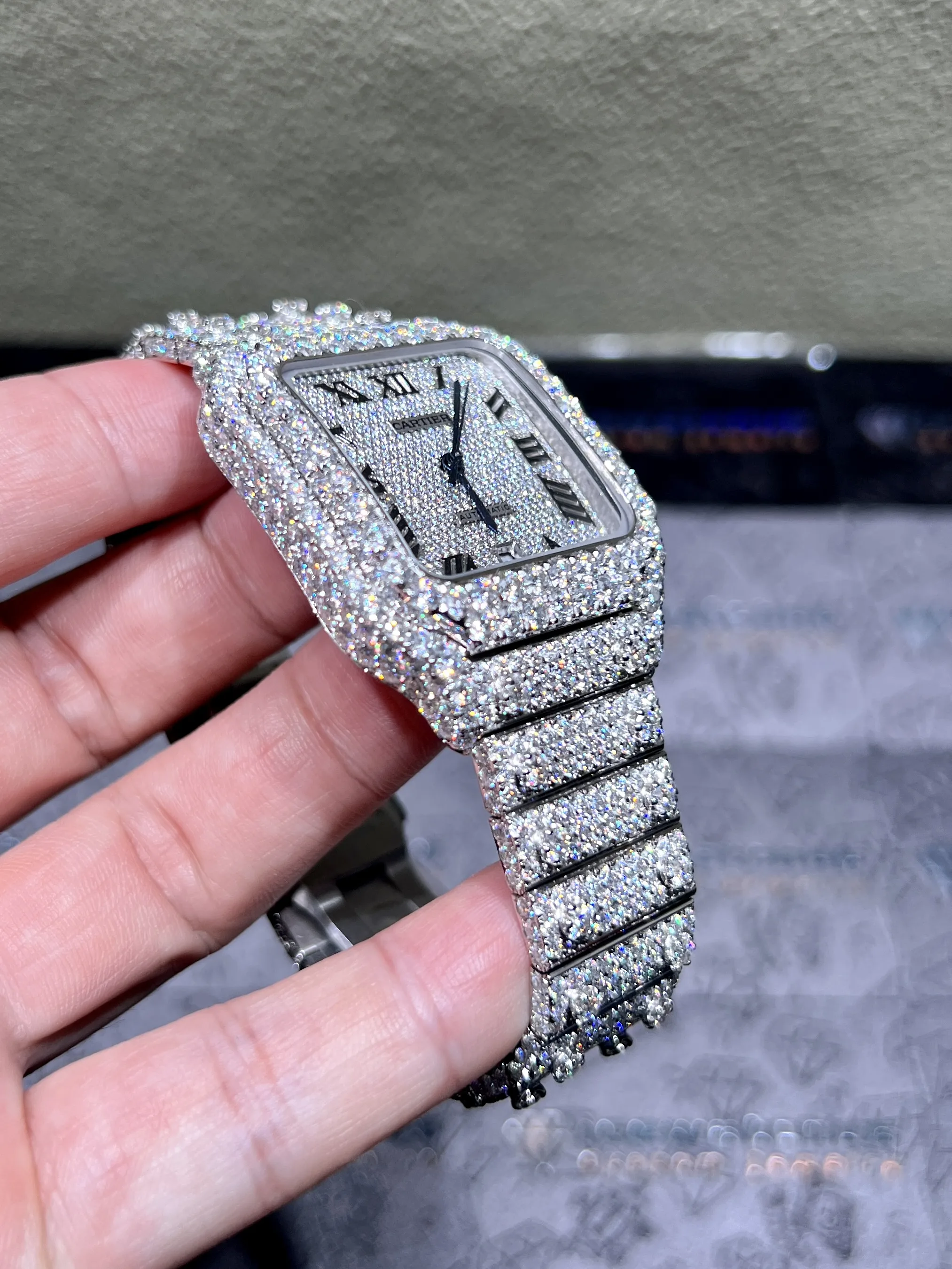 Santos de Cartier Icedout Pavé Watch D1147519348 — view 3