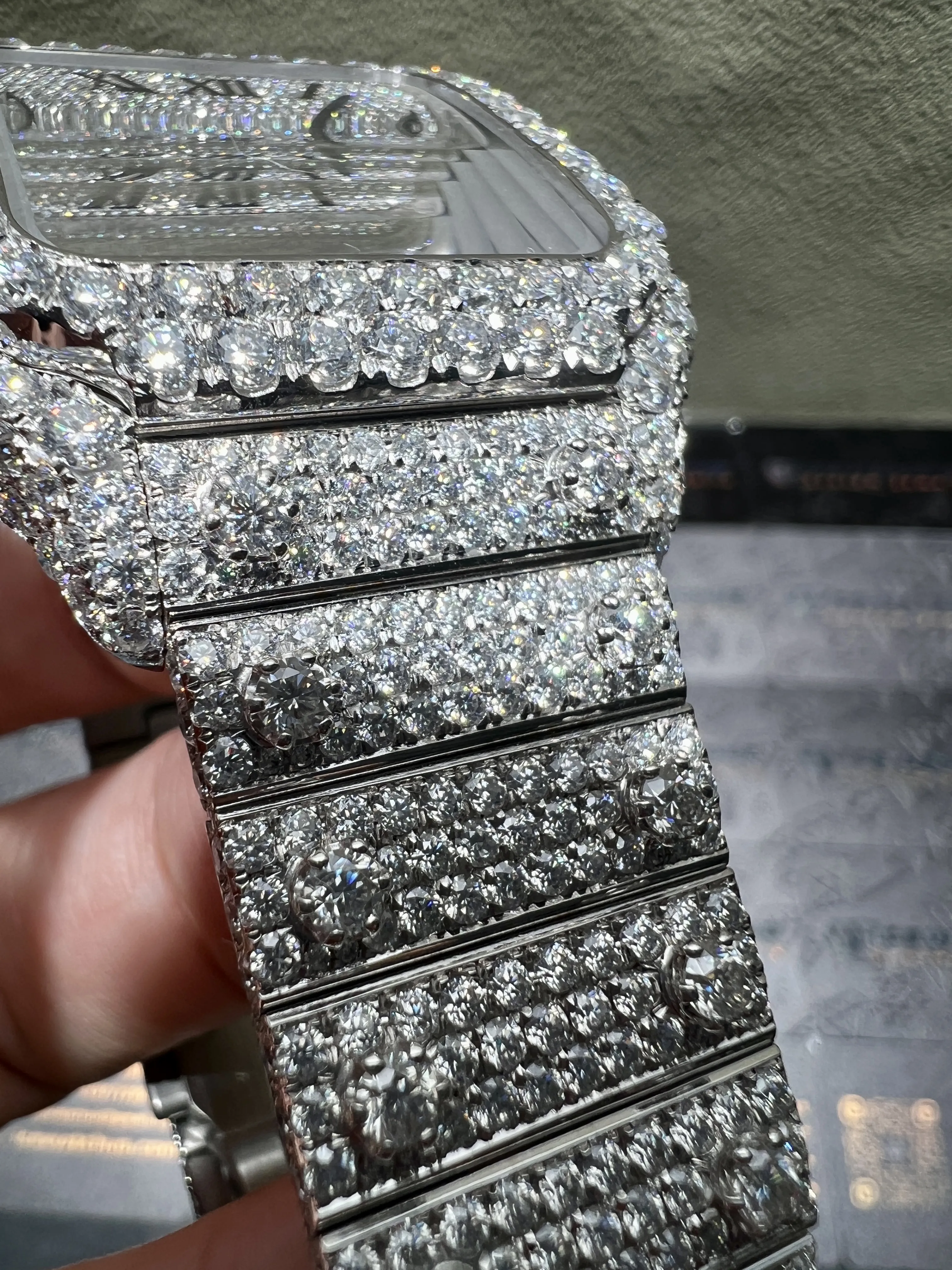 Santos de Cartier Icedout Pavé Watch D1147519348 — view 11