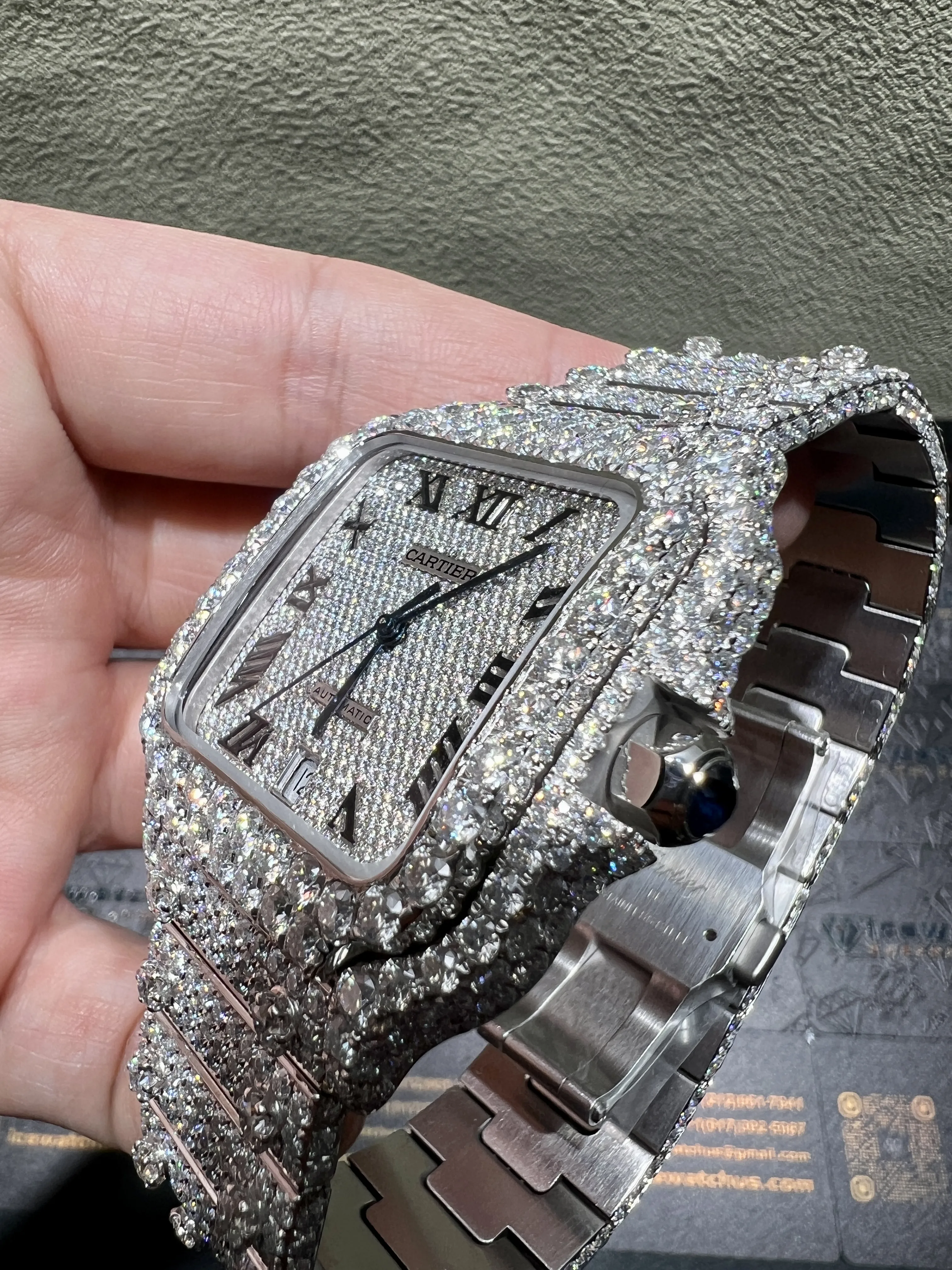 Santos de Cartier Icedout Pavé Watch D1147519348 — view 9