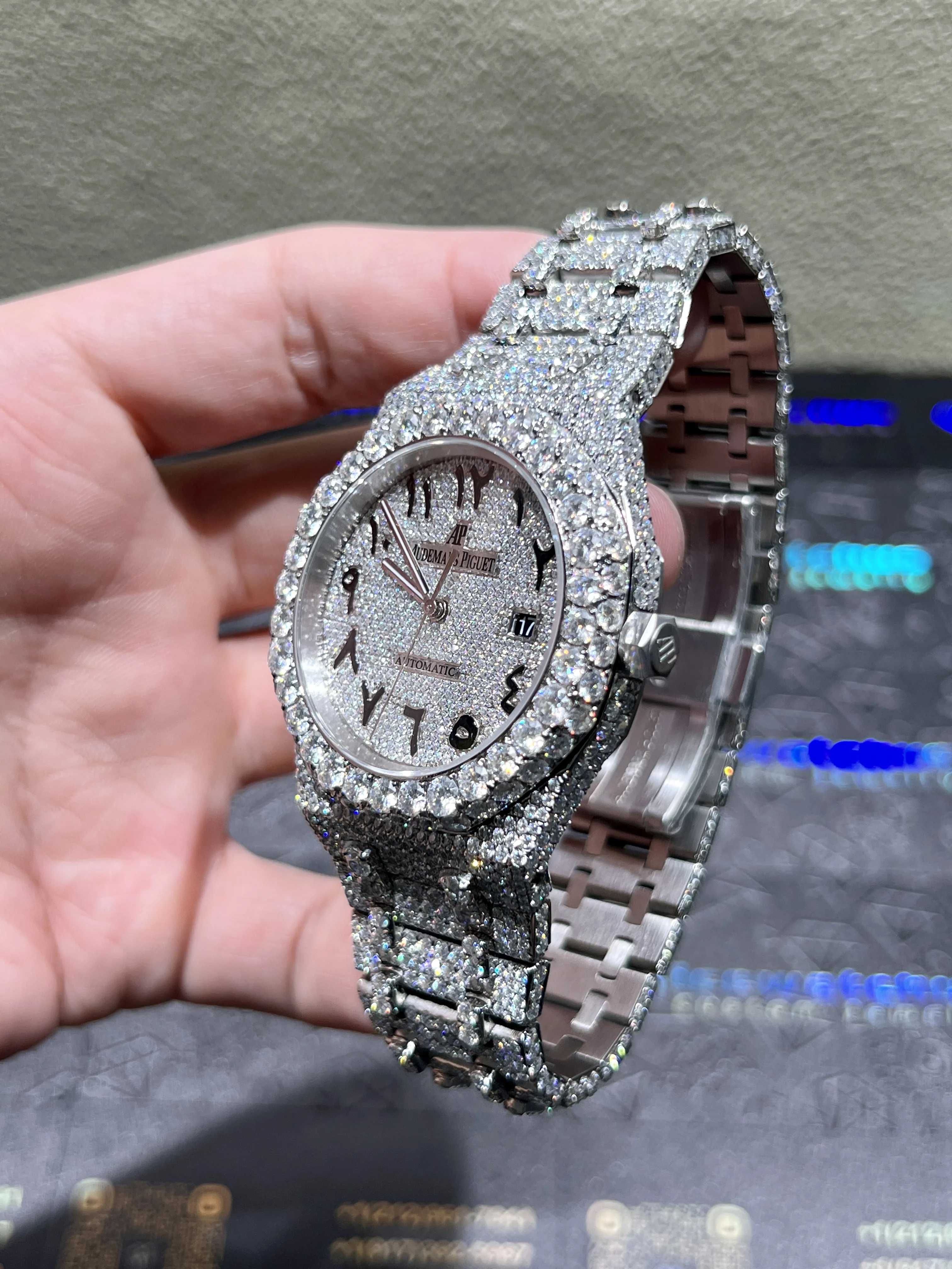 Royal Oak 15400 Icedout Watch with Arabic Dial D1147519352 — view 4