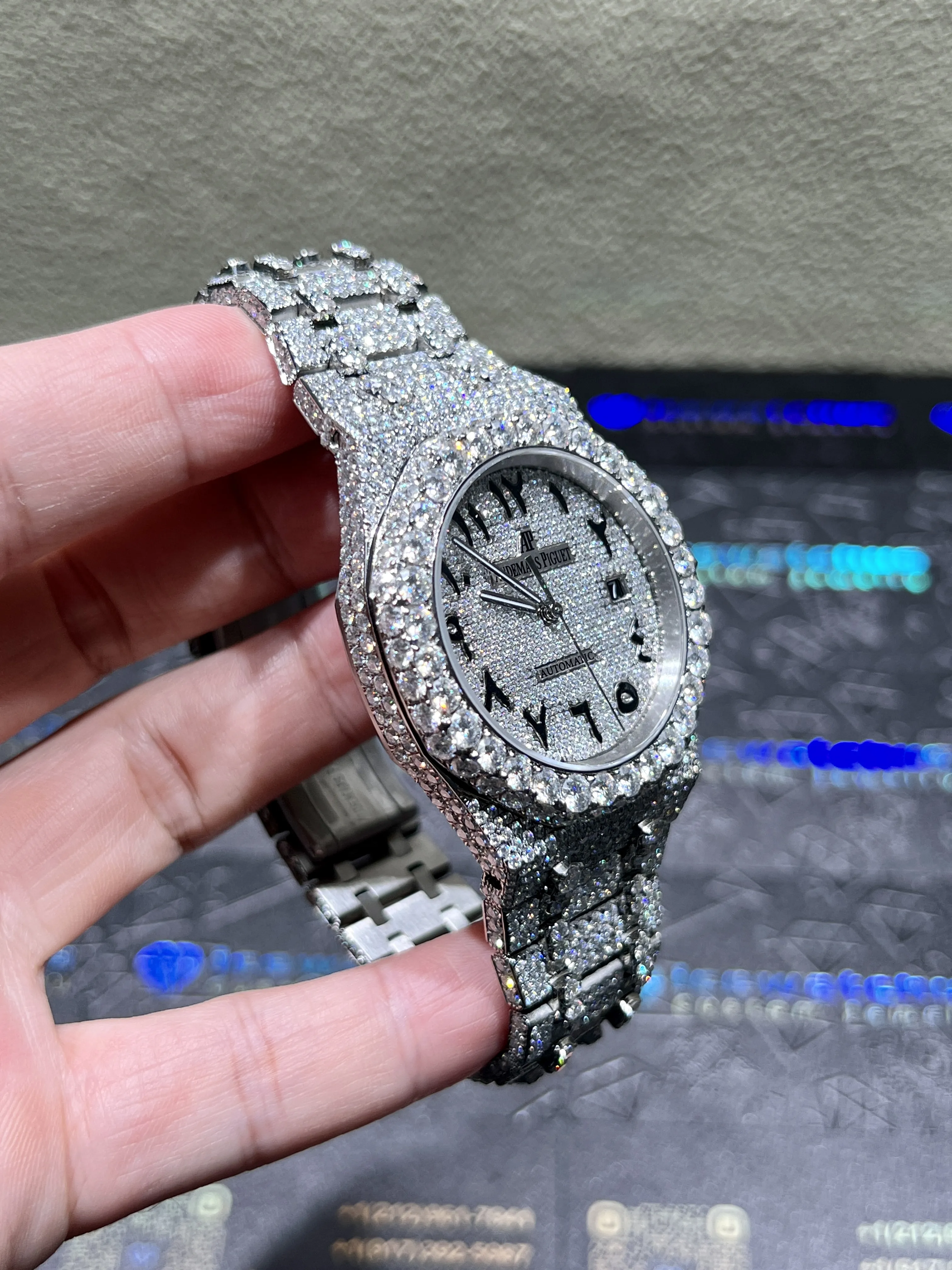 Royal Oak 15400 Icedout Watch with Arabic Dial D1147519352 — view 3