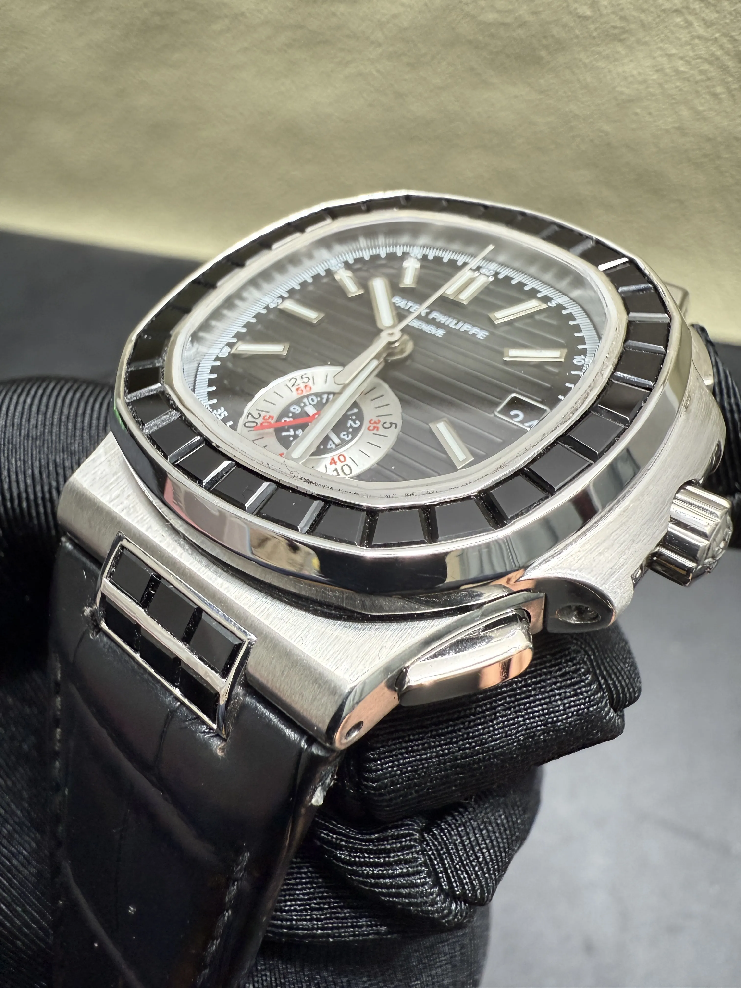 Nautilus Chronograph with Black Baguette Bezel D877519380 — view 11