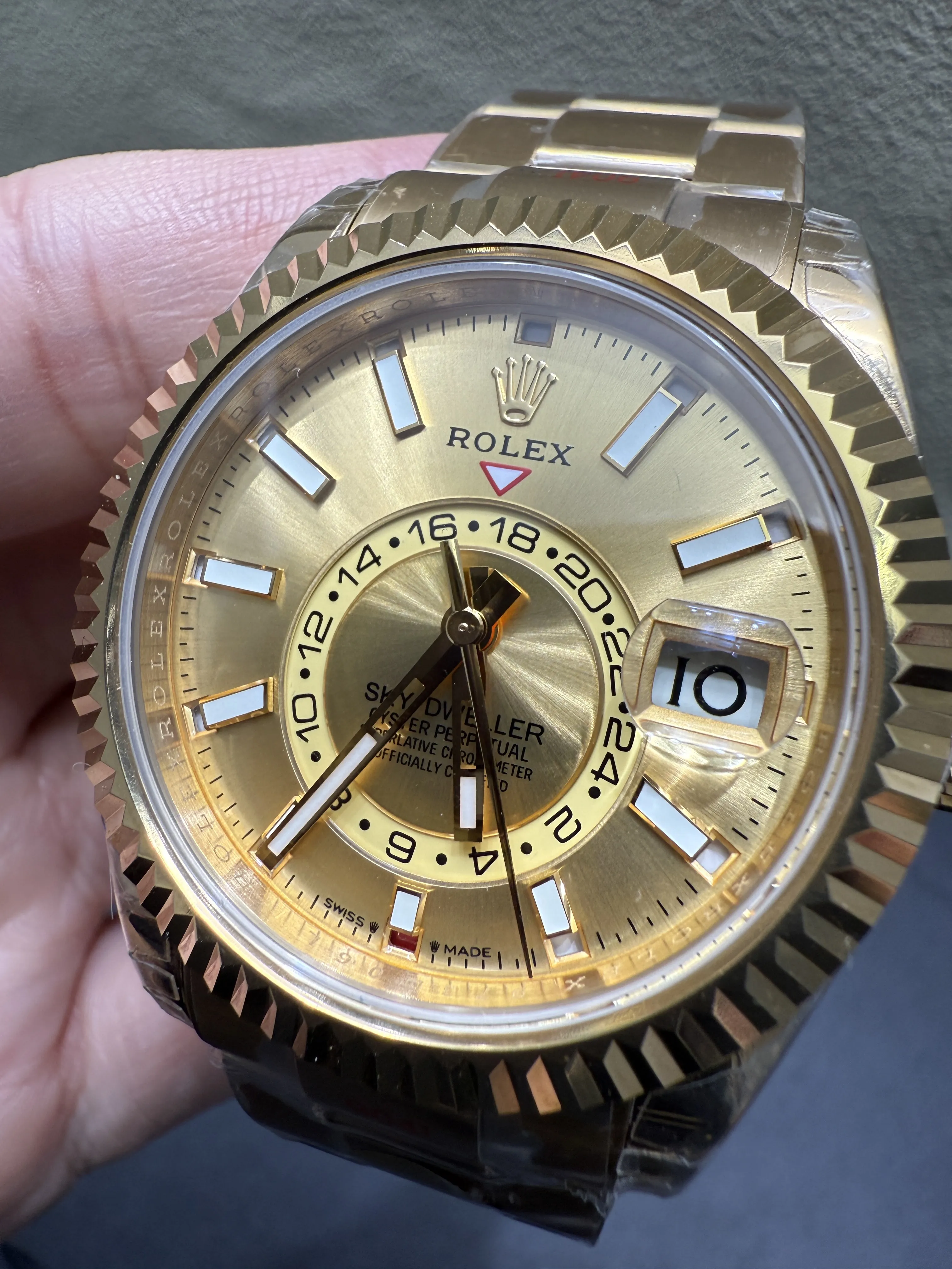 Sky-Dweller Oystersteel Gold-Tone Watch D398319383 — view 11