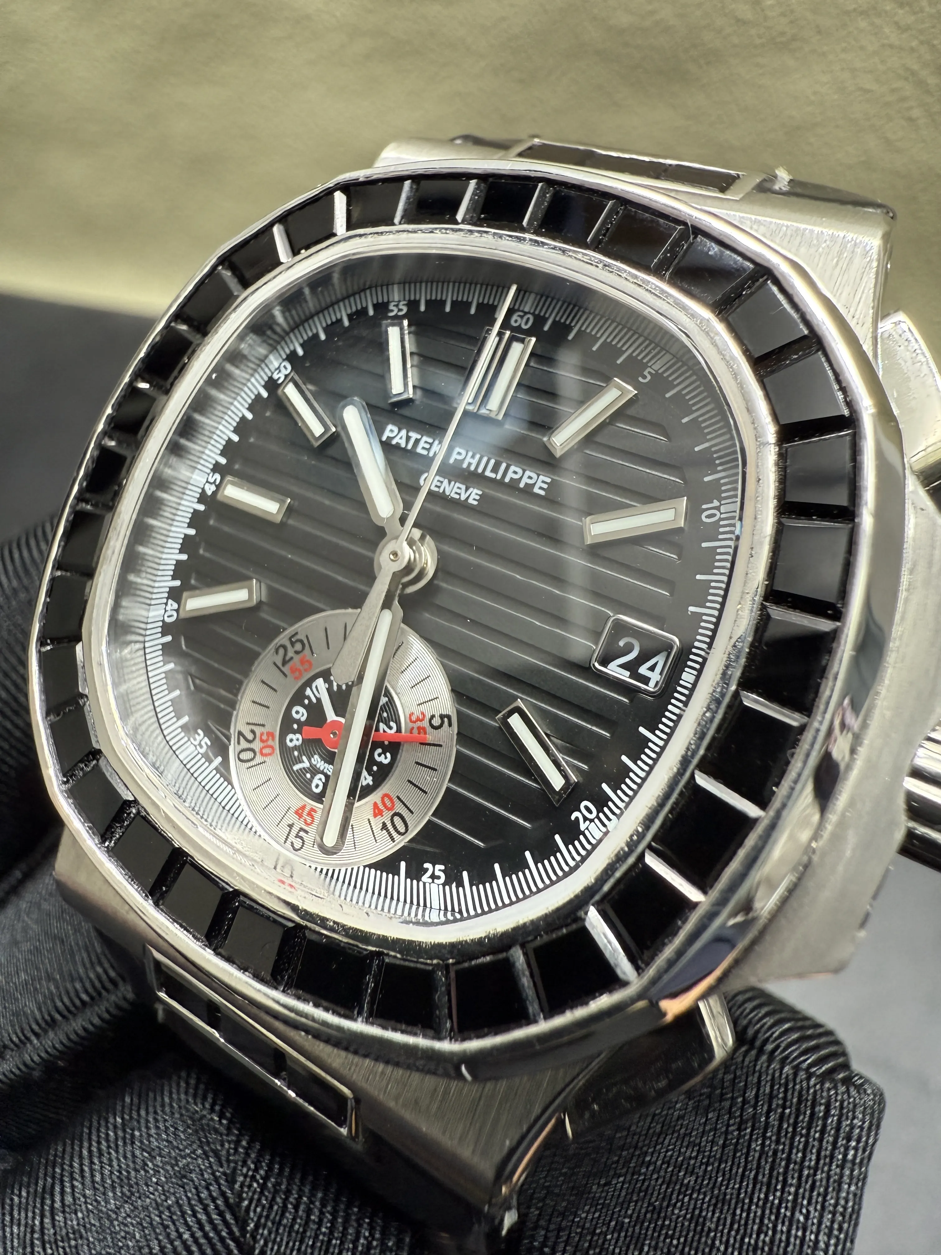 Nautilus Chronograph with Black Baguette Bezel D877519380 — view 10