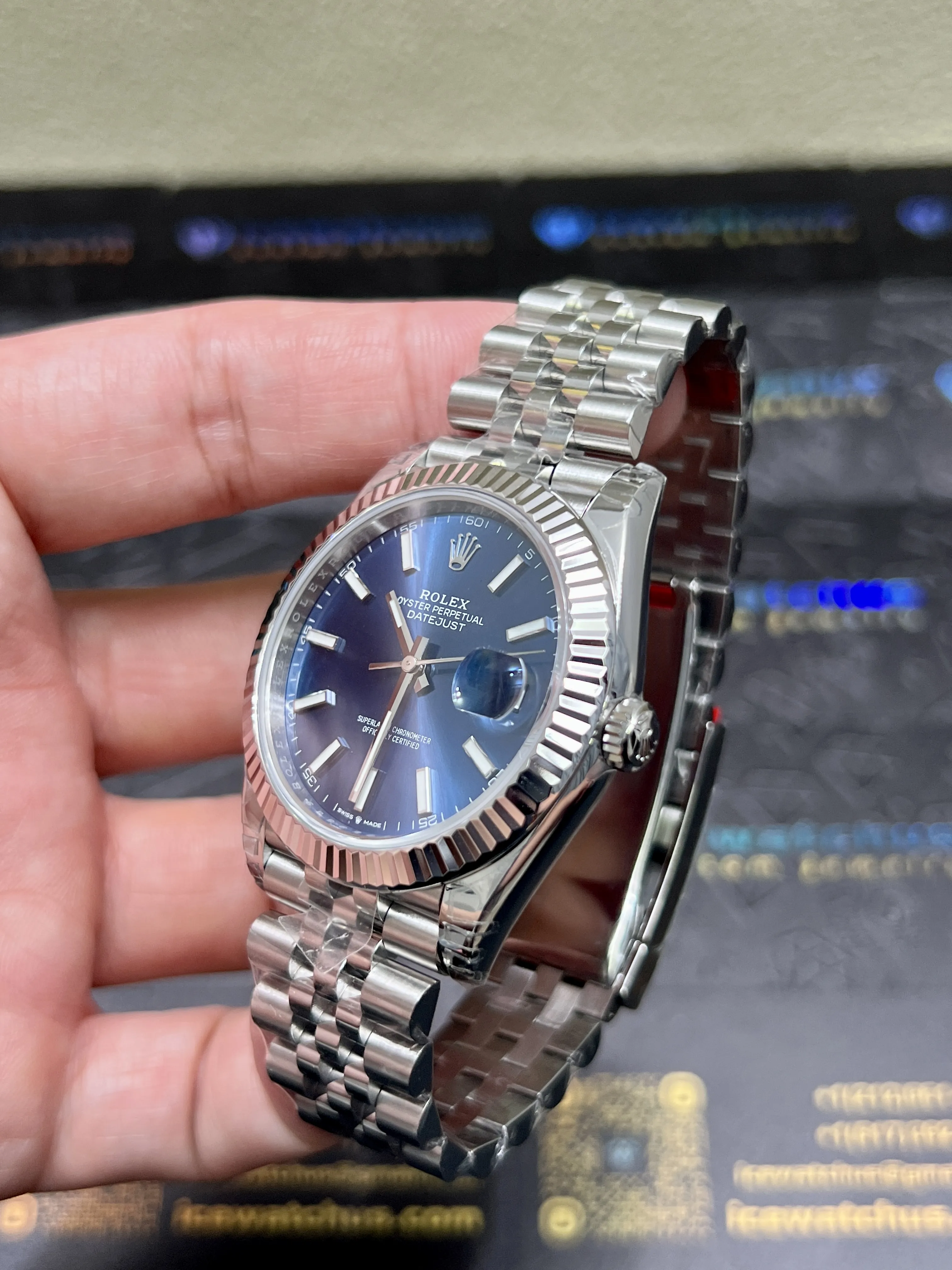 Datejust 41mm Automatic Watch with Fluted Bezel D398319364 — view 4