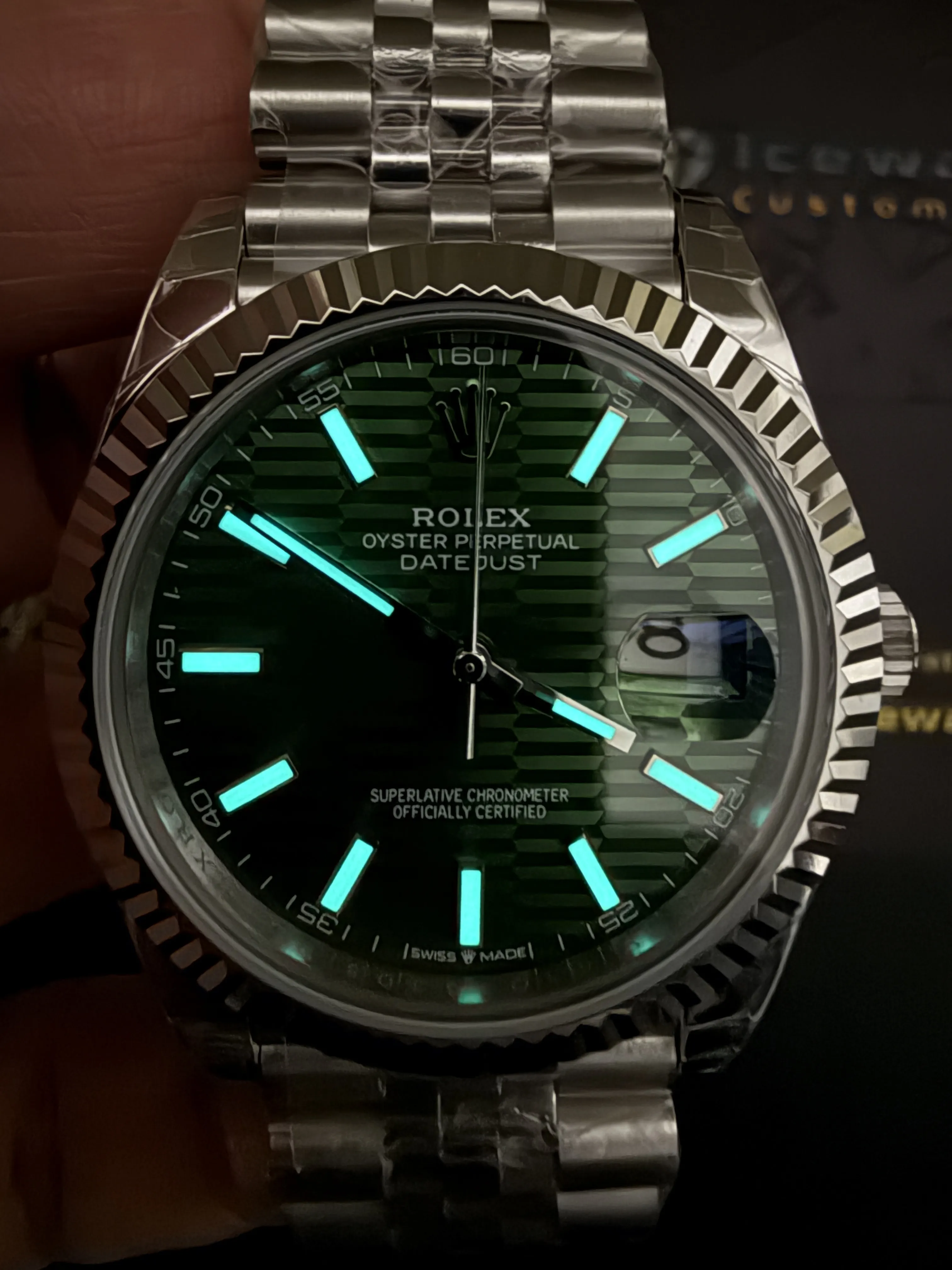 Datejust 41mm Fluted Bezel Watch with Green Motif Dial D398319389 — view 13