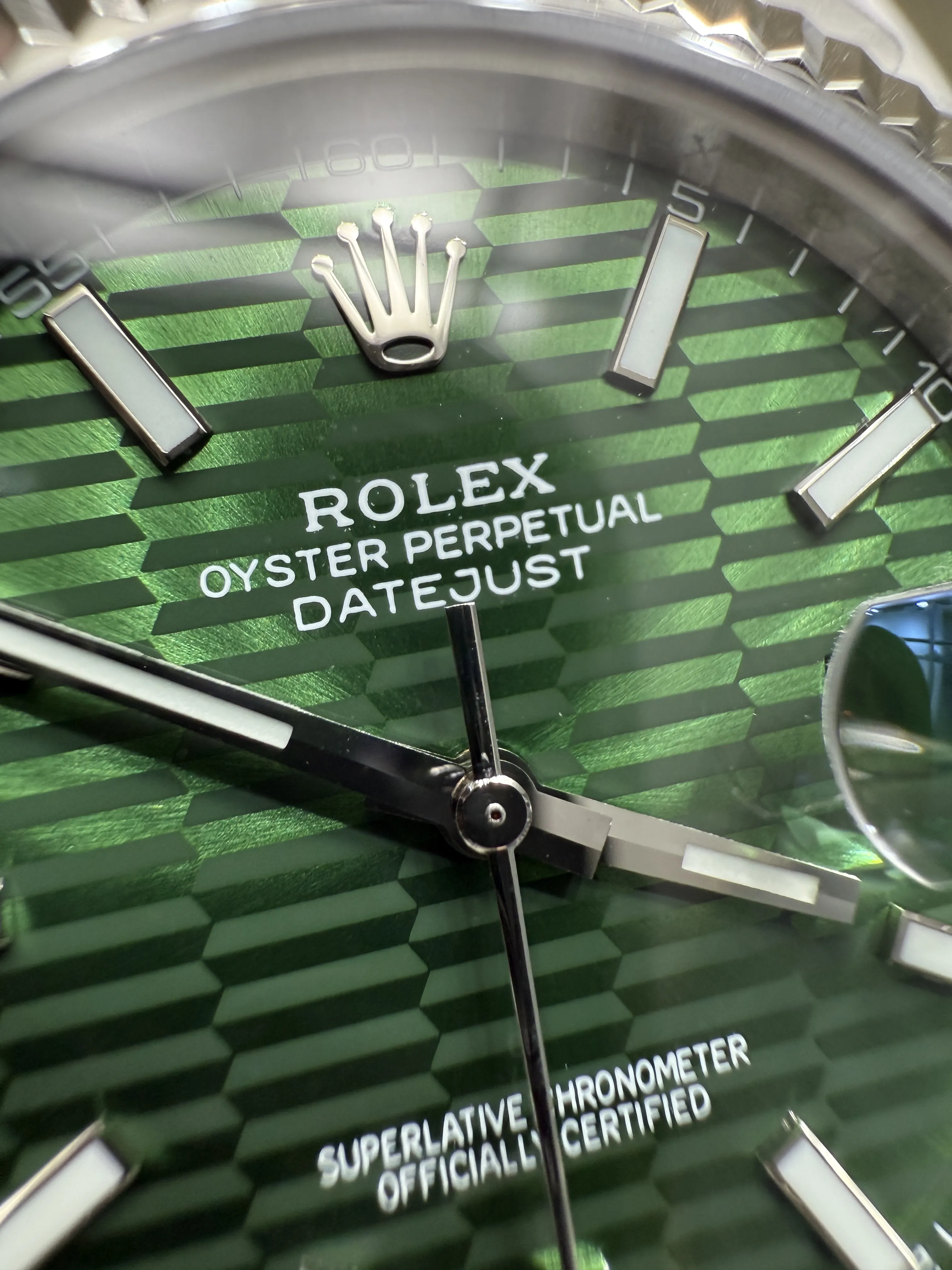 Datejust 41mm Fluted Bezel Watch with Green Motif Dial D398319389 — view 12