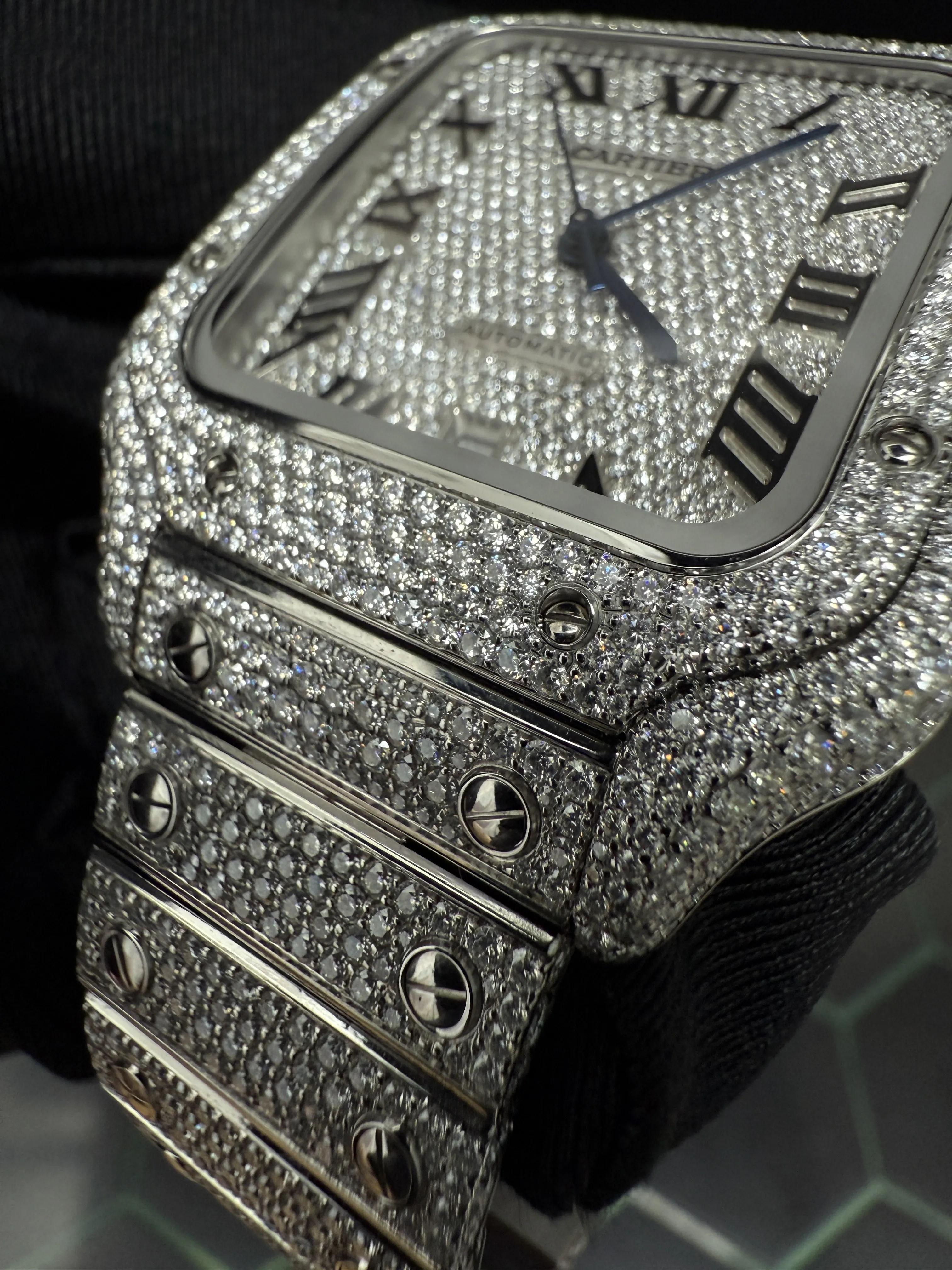Santos de Cartier Icedout Pavé Watch 40mm D1147519395 — view 10
