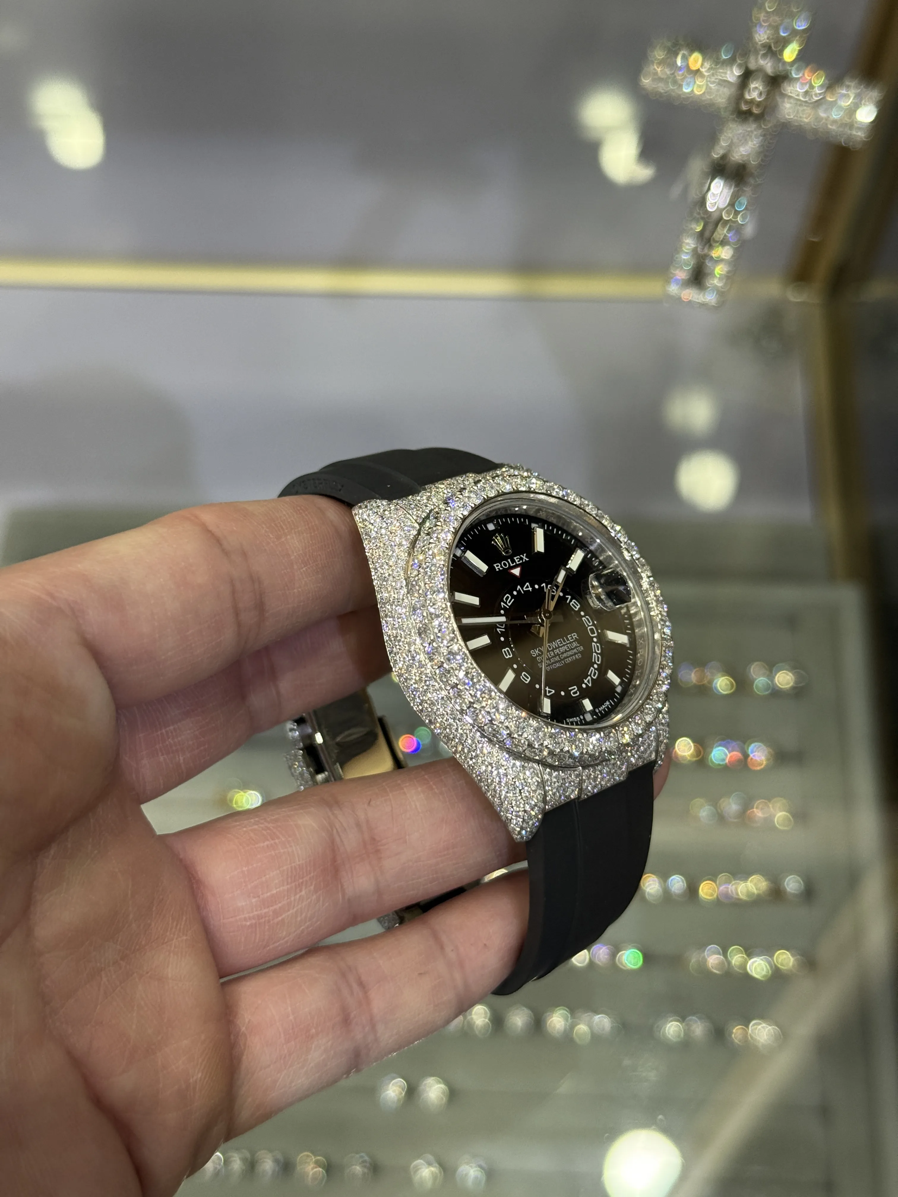 0167 VVS Lab-grown Diamond Rolex SkyDweller 42mm Rubber band D1687519401 — view 2