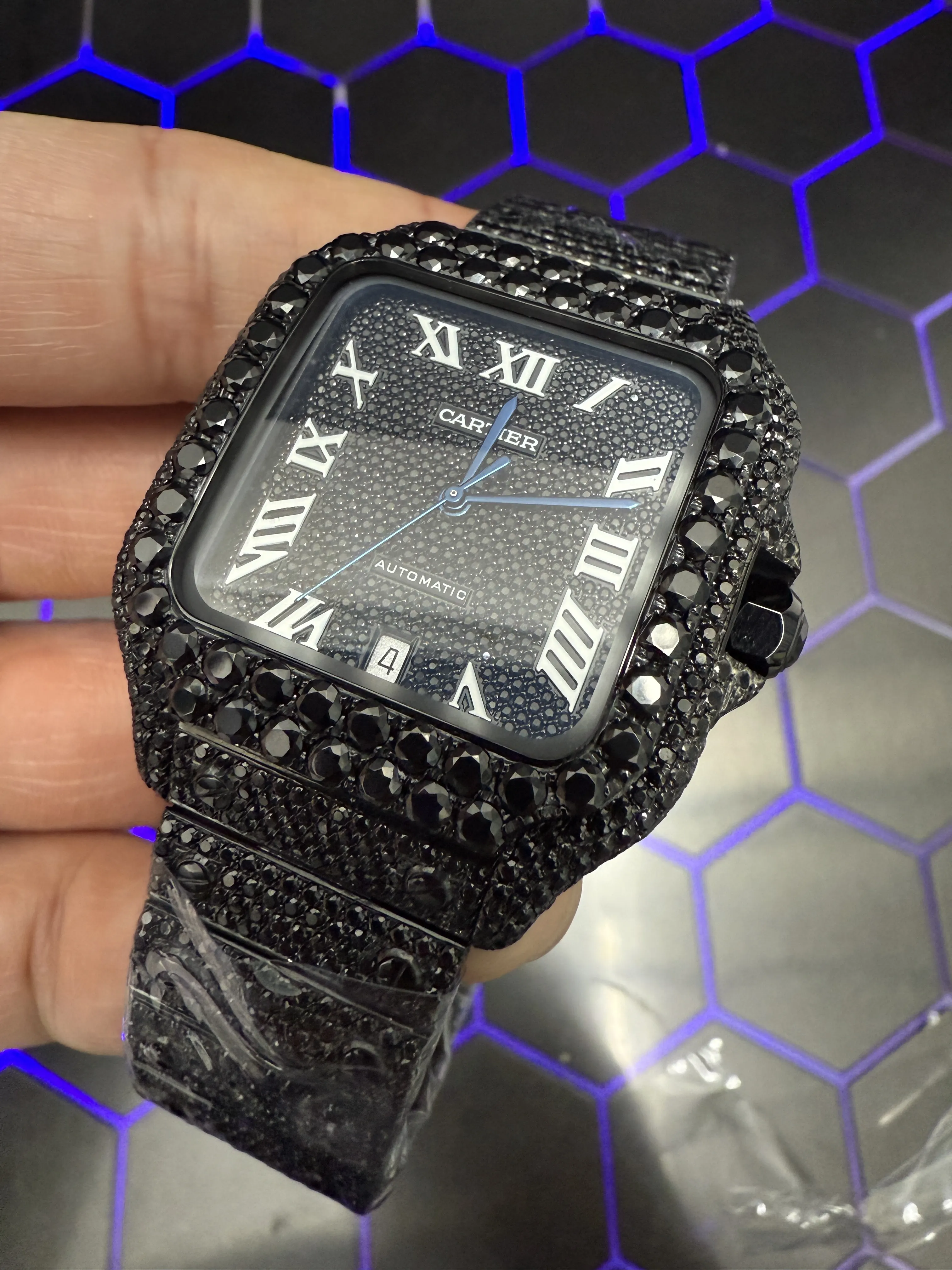 Santos de Cartier Black Moissanite Icedout Watch D1215019402 — view 8